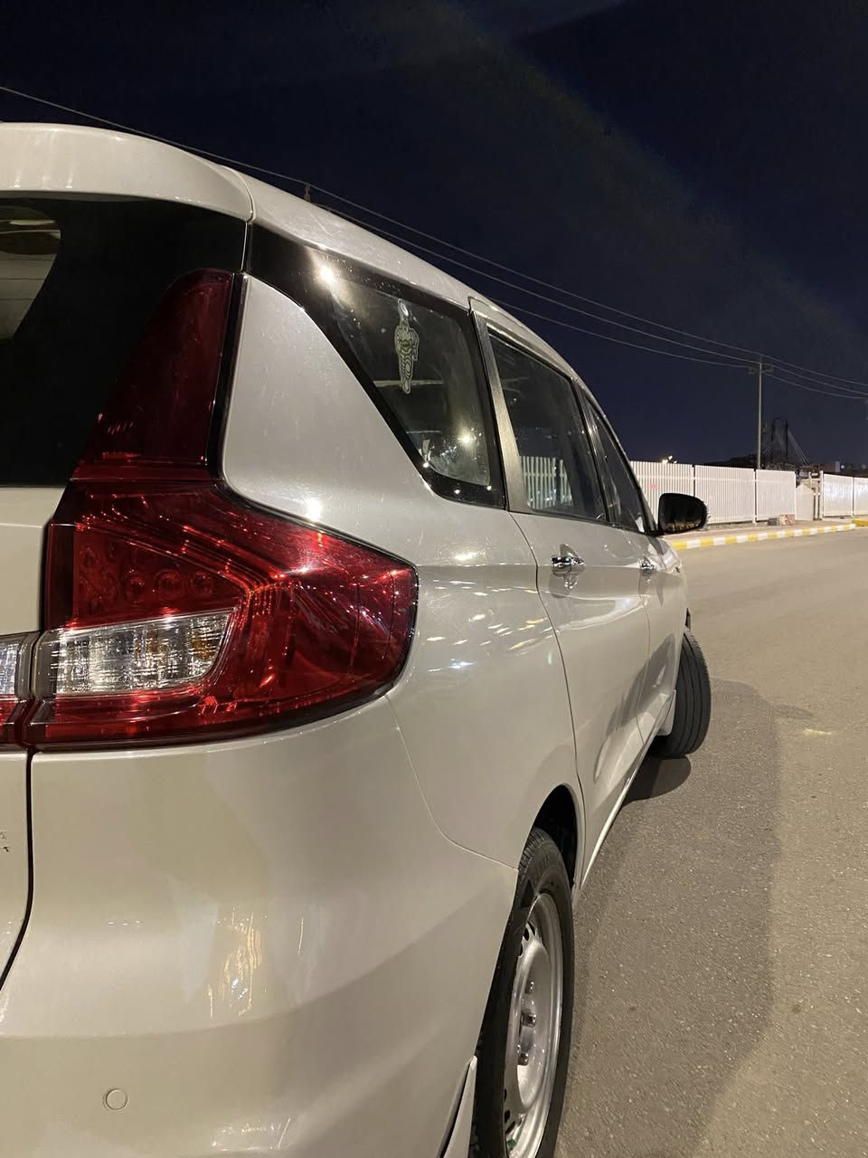 السلام عليكم سوزوكي ارتيكا للبيع
موديل 2020
فول مواصفات: 
-مري شفط
-اشاير بالمري
-استيرن كهرباء
-بصمة ابواب
-بصمه عدد2
-حساسات خلفيه 
-حساسات بالتواير
-تدفئه تبريد ثلج
-منضومة لايت زنون كامله سكن وناصي وعالي كله زنون
-محرك 1400 vvT تيربو
-انضافه كدام عينك
-ضررها باب السايق والخلفه وبيها بارد قليل كلش 
-السعر 130 وبيها مجال
-العنوان ناصريه ***********
