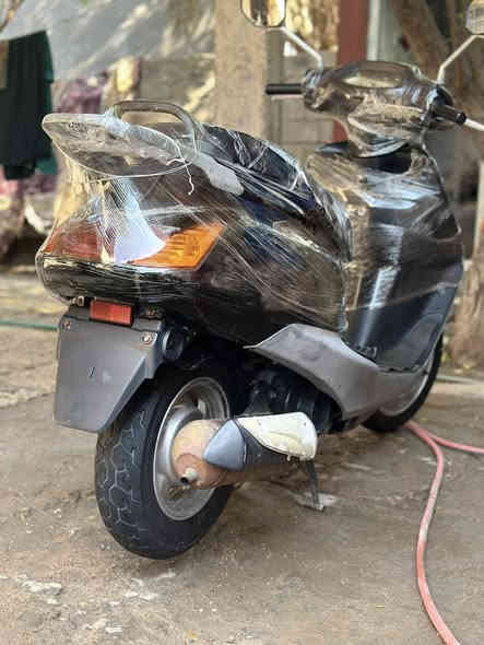 سلام عليكم دراجه سبيسي للبيع نضيفه وكفاله من كلشي عل فحص وكلشي شغال بيها عداد سرعه اشاير هورن بيها زنون تخم تاير جديد مكاني البصره ابو الخصيب رقم بس واتساب *********** سعرها 850 وبيها مجال بسيط
