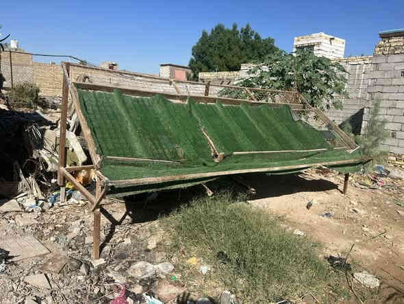 ميز مال بيع مخضر الطول 4 أمتار البيع الشراي يتصل العنوان كوفه شارع معمل السمنت ***********
