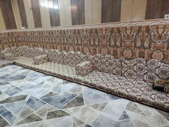 السلام عليكم 
ديوان جلسه عربي خليجي
14متر 
زوايه ثنين 
عرض 4امتار 
طول 7امتار 
السعر 500بيه مجال شراي اتصل 
***********
