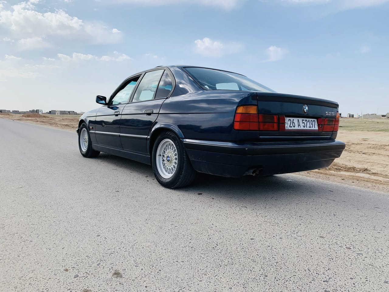 للاستفسار *********** 
للبيع فقط
موديل 1991
رقم وسنويه جديد بسمي 
مكينه وكير كصه
والباقي شوف العين
مكان السياره تكريت
