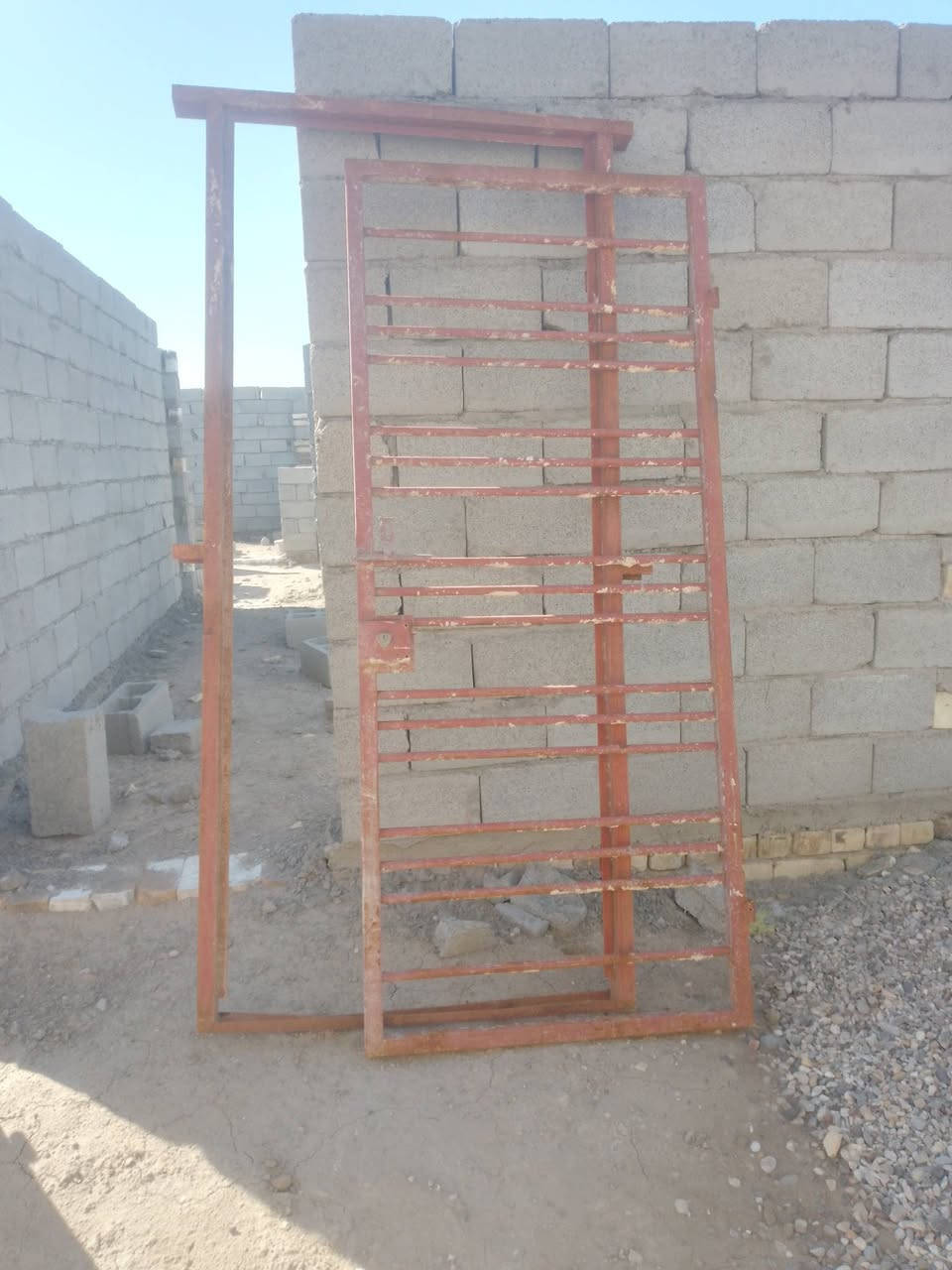 بيبان للبيع السعر 300 وبيهن مجال 
***********
