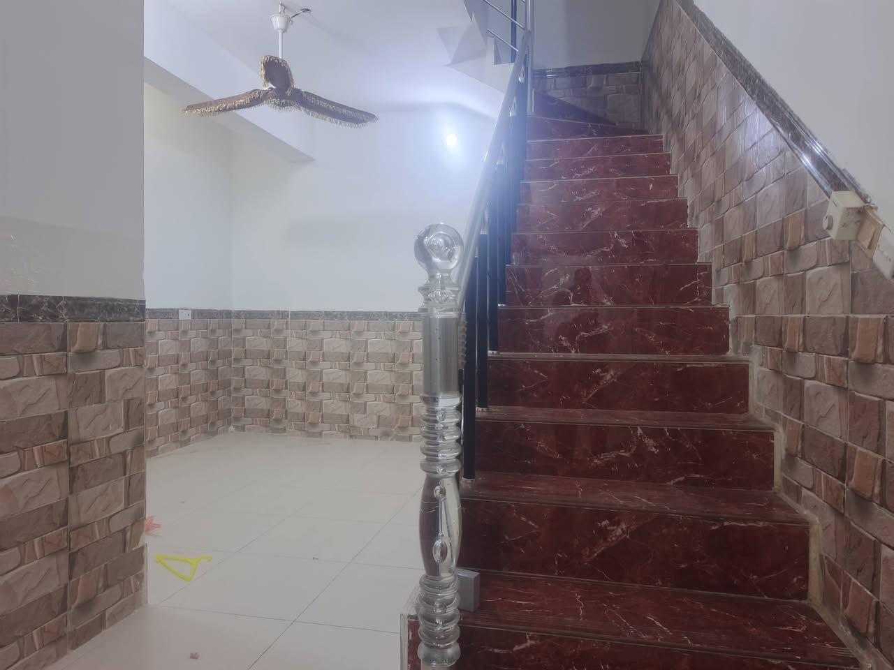 بيت للبيع حي الرساله مساحه١٠٠ متر مربعه
٤ غرف نوم 
صحيات ٤
استقبال
 صاله
 مطبخ
الاستفسار 

***********
