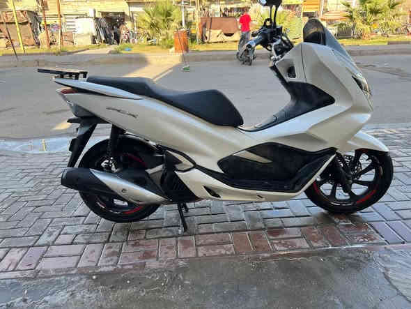 سلام عليكم pcx بصمه البيع مكفواله لسعر 18 مكاني مدينه الصدر ***********
