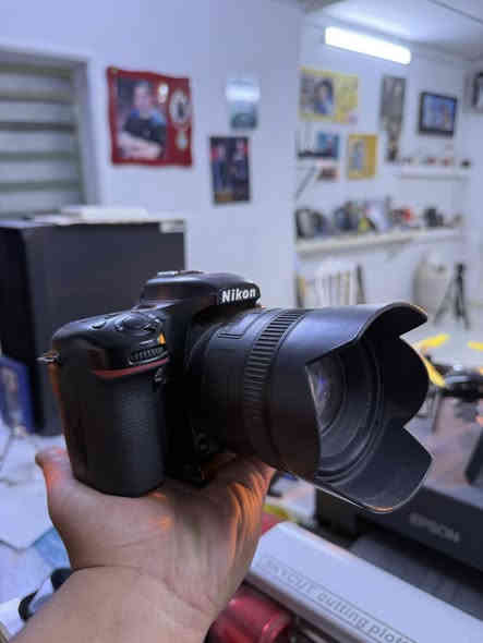 نيكون 7500
مع عدسه 85m
مكاني الديوانية 
لل استفسار ***********
