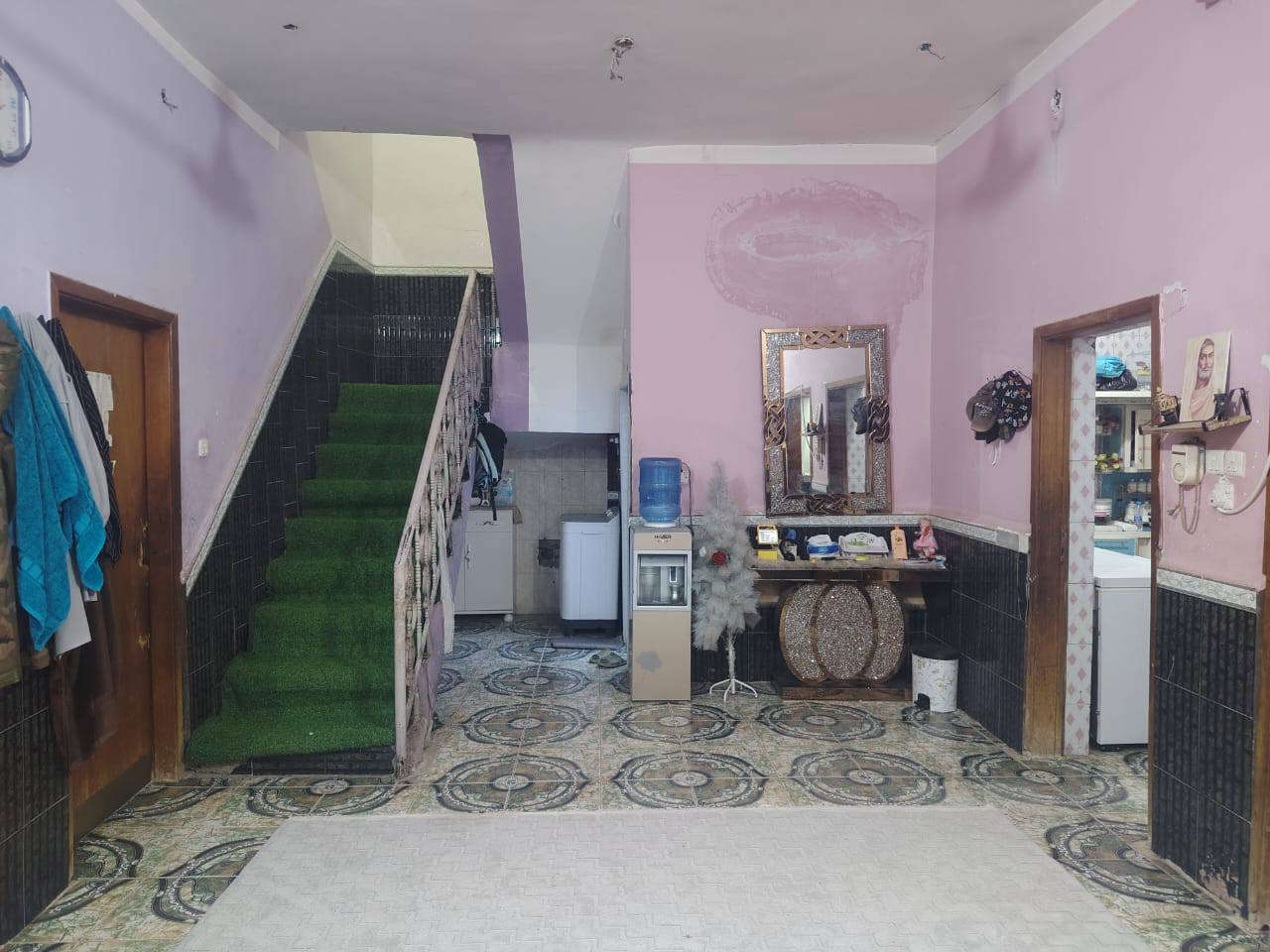 سلام عليكم بيت البيع  طابقين بيت غرفتين فوك غرفتين جوه بيت حلو حي تميم بل غسل على شارع بيت مناسب 200 متر حلو مرتب اني مكلف بل نشر رقم صاحب بيت ***********
