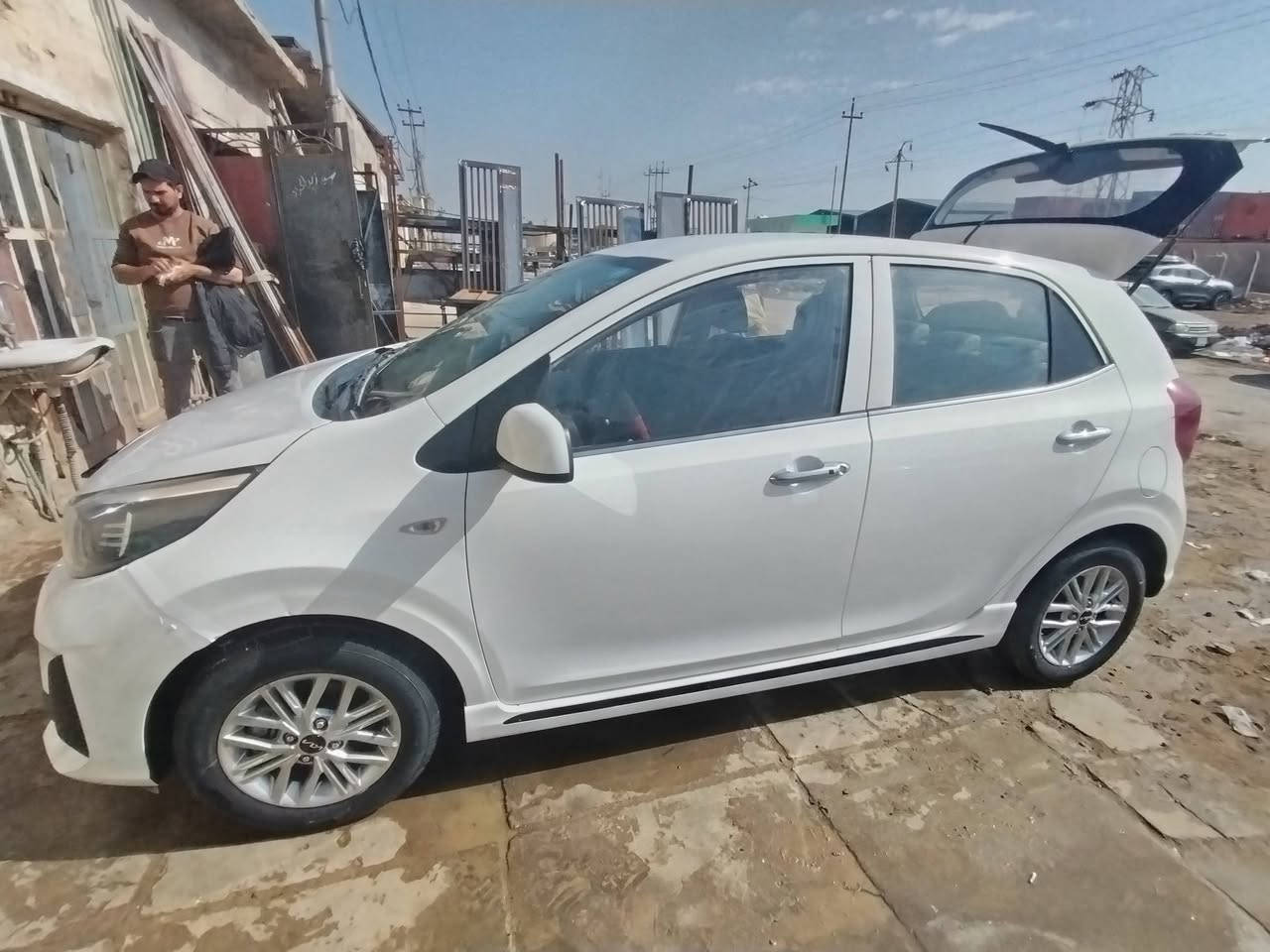 سلام عليكم
مورنگ او بيكانتو موديل 2023 وارد كوري 

فول مواصفات تدفئه تبريد للكشنات 

خادث جاملغ وبنيد ماشيه 30933الف 

الاستفسار *********** مكان دوانيه
سعر 90 وبيه مجال
