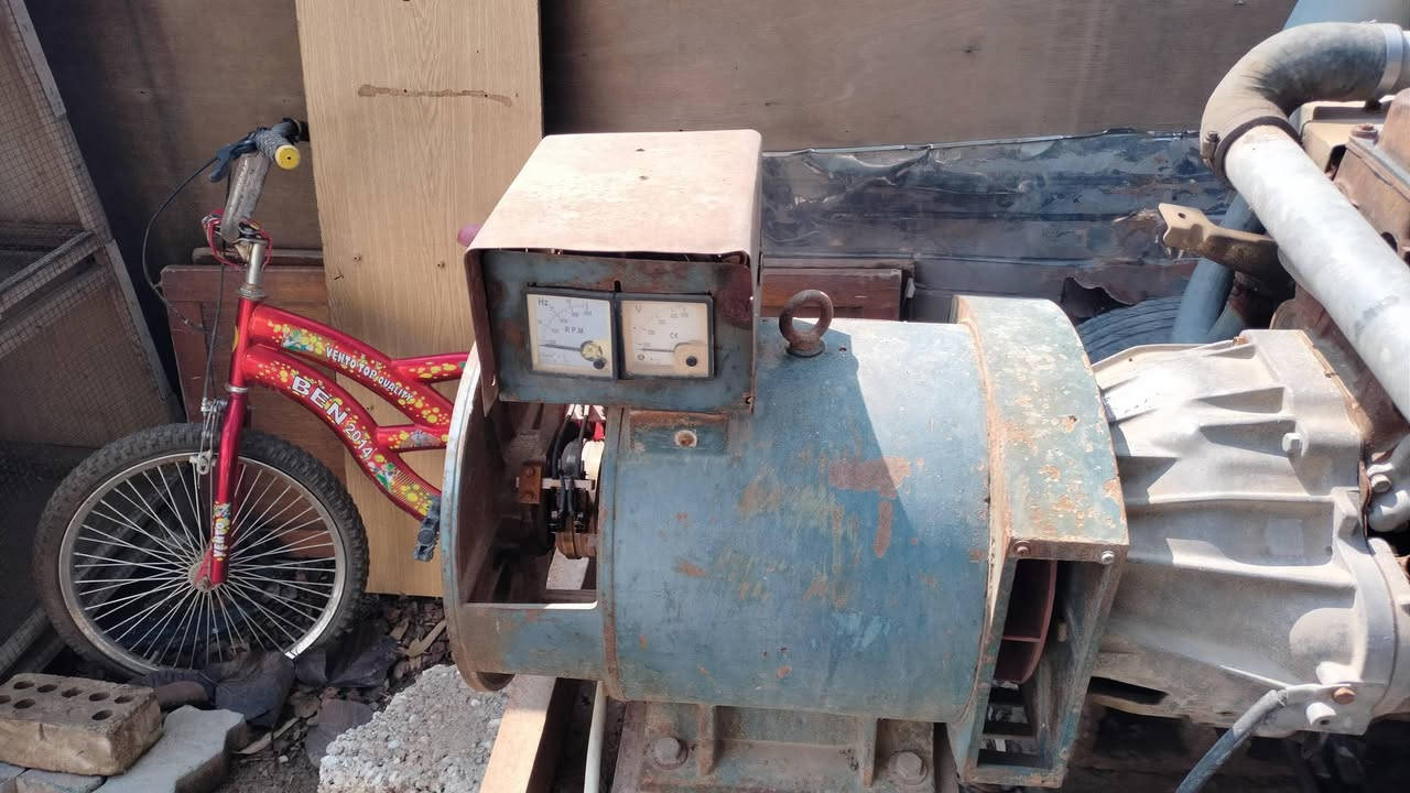 السلام عليكم 
مولد نوع كيا 20KV راس توليد 3 فيز محرك  لا تبخير ولا تنقيص يعني ينطيك 60امبير  مرتاح مكانه المجمع السكني في الدور  السعر وباقي التفاصيل على الخاص او اتصل ***********
