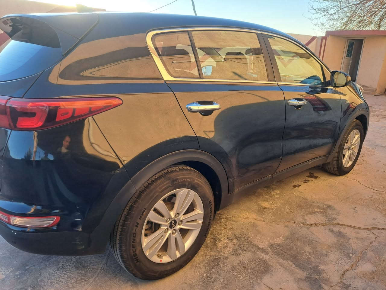 السلام عليكم سبورتج موديل ١٨ جديده وارد أمريكي حادث جاملغ الخلفي جهه السايق سعر ١٥٥ وبيهه مجال بسيط ***********
