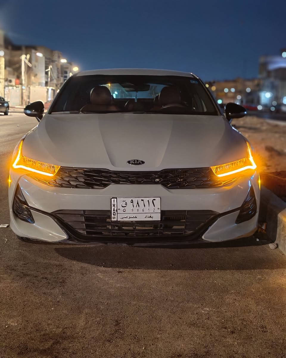 كي فايف K5 GT-Line
فول مواصفات عدا البانورنما 
السعر 158$ وبيه مجال
الحادث : بيه طخه على كد شبر في قاعدة السبير
وبيه كم حالوبه خفيفه مكفولة من الصبغ والتبديل 
كير محرك كفالة ماشية 60 الف ميل حقيقي
صور الحادث وسونر بالمنشور
المواصفات:
• الموديل: 2021
• اللون : اسمنتي
• الفئة: GT-Line فول 
• أوتوماتيك 8 سرعات
• المحرك: 4 سلندر سعة 1.6تيربو
• شاشة لمس كبيرة 
• نظام ملاحة GPS
• نظام صوتي فاخر 
• بلوتوث + تايب سي + أبل كاربلاي 
+ أندرويد أوتو لاسلكي بدون كيبل 
• دخول وتشغيل ذكي (بصمة)
• تشغيل عن بعد
• مقاعد السائق كهرباء
• نظام تكييف مزدوج 
• إضاءة داخلية LED
• نظام اختيار وضعيات القيادة 4 (Eco - Sport - Comfort وغيرها)
• حساسات أمامية وخلفية
• كاميرا خلفية عالية الدقة
• جنوط رياضية مقاس 18 إنش
• أنوار أمامية LED بالكامل
• أنوار نهارية DRL
• أنوار خلفية لد متصلة 
• مرايا كهربائية مع إشارات مع 
• زوائد رياضية GT-Line
• نظام تنيبه السائق 
• حساسات مطر وتحكم أوتوماتيكي بالمساحات
• نظام إضاءة أمامية اوتماتيك
• نظام مانع انغلاق المكابح (ABS)
• نظام الثبات الإلكتروني (ESP)
• نظام المساعدة في صعود المرتفعات
• نظام مراقبة ضغط الإطارات (TPMS)
• نظام تحذير التصادم الأمامي
• نظام الكبح التلقائي في الطوارئ (توقف ذاتي) 
• نظام القياده الشبه ذاتيه
• نظام الحفاظ على المسافه الامنه
• نظام التنبيه عند الخروج عن المسار
• نظام المحافظة على المسار
• نظام مراقبة النقطة العمياء
• فرامل يد كهربائية مع Auto Hold
. كشنات جلد مع ختم GT
والكثير من المواصفات
موقع السيارة بغداد مدينة الصدر 
***********
