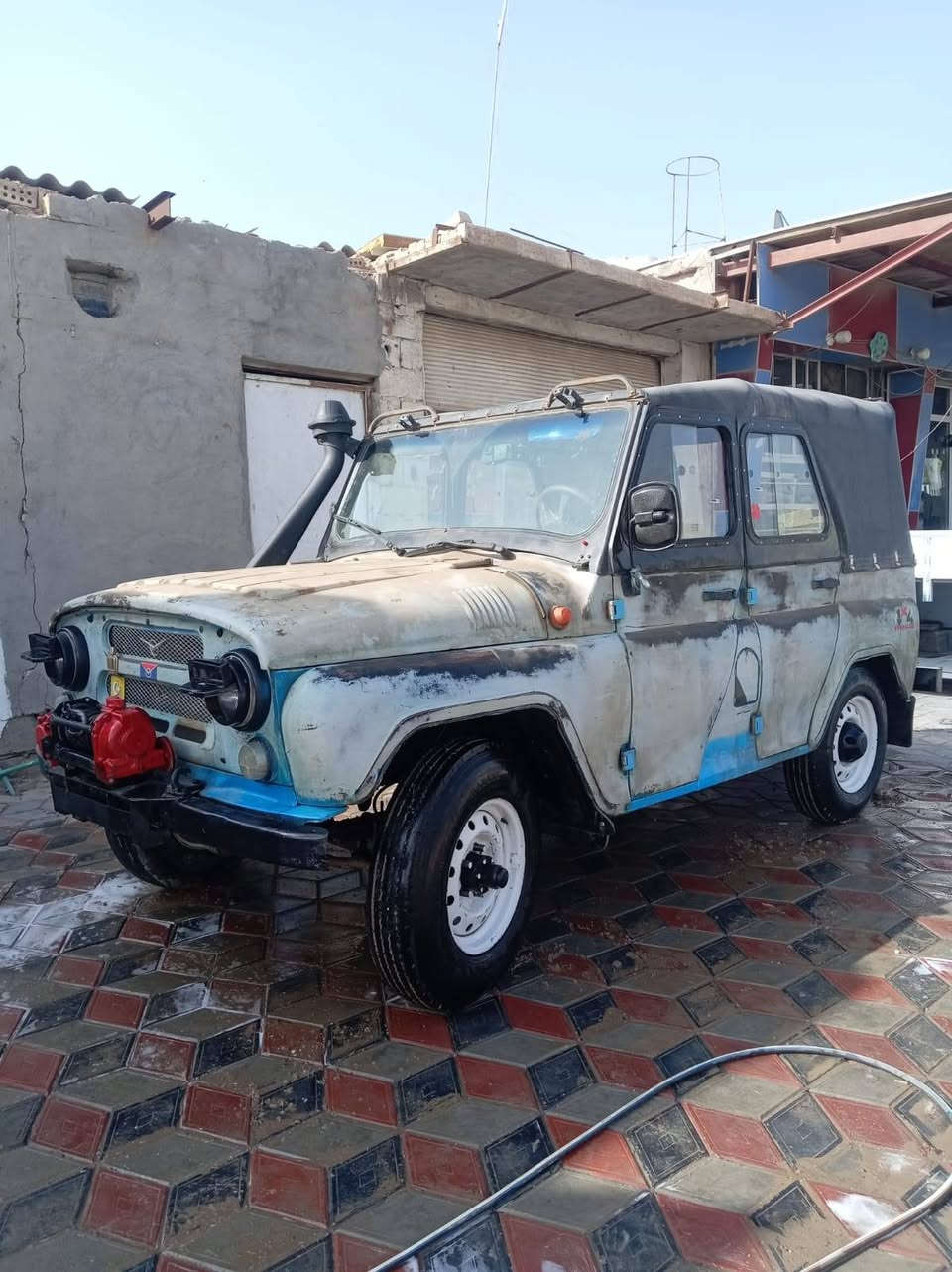 السلام عليكم شباب سيارة 2000للبيع مكينة وكير جدد شاصي جديد السيارة خير من الله  الاستفسار       ***********
