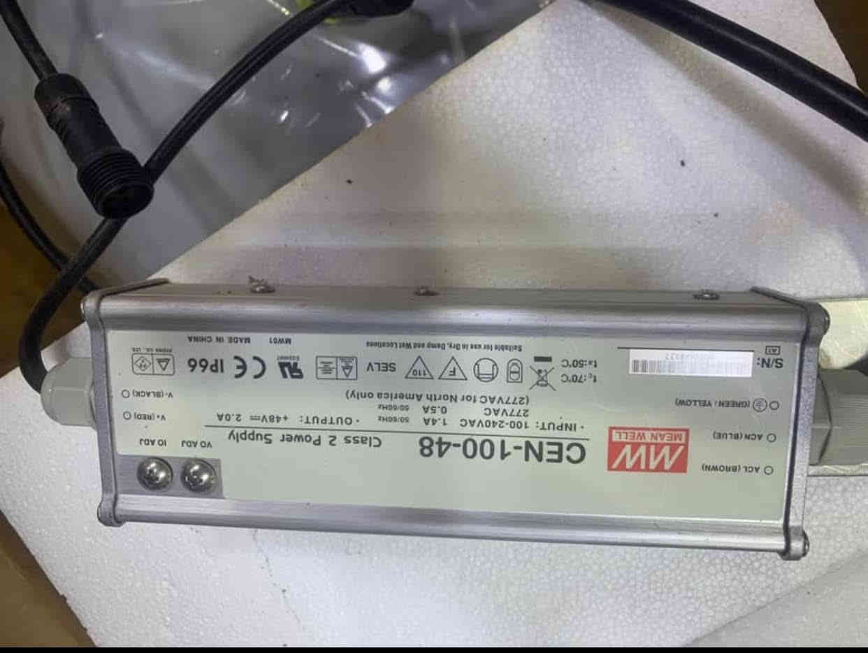 يتوفر مصابيح الشارع جديدة  مواصفات عالية 
مقاومة للحرارة والرطوبة 
نوع الليد المستخدم اوسرام الماني
نوع الدرايفر مينويل الامريكي 
اللون 6000k
القدرة ٨٠ واط فعلي 
مسرب حراري زيتي 
العمر الافتراضي ٥ سنوات او اكثر 
الكيس من النوع الثقيل 
السعر ٧٥ الف كل الكمية ٤٥ قطعة بالصناديق 
للاستفسار الاتصال بالرقم 
***********
