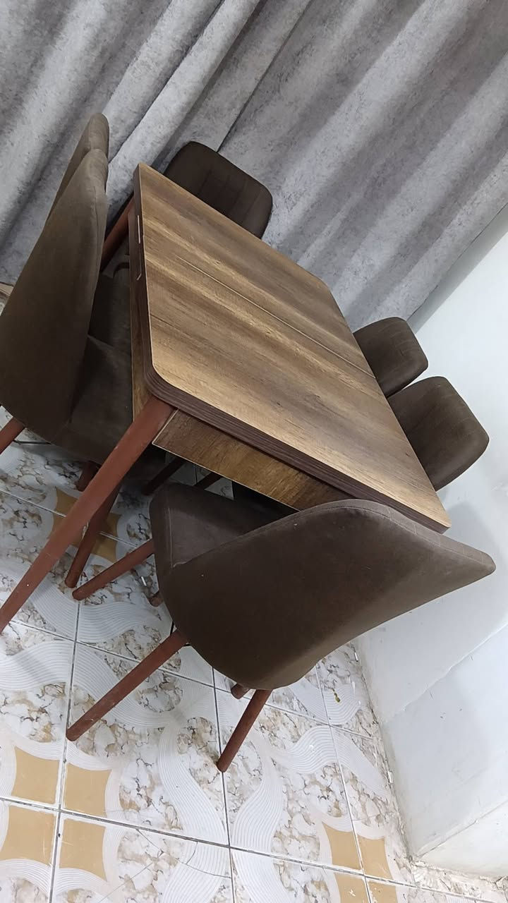 ميز طعام ٦ كراسي يتكبر ويتصغر مستخدم سبوع فقط


**إذا كنت صاحب هذا الإعلان وتريد حذفه لأي سبب، رجاءا أرسل رسالة إلى الدعم الفني**