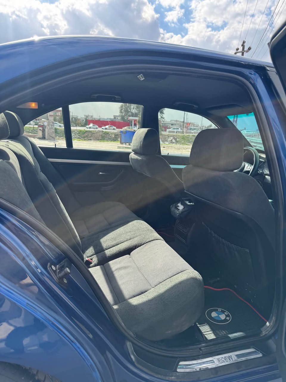 BMW SQAR MODIL  2002 M
BMW525 دەبل دیجیتال
مۆدیل ٢٠٠٢بیلاد ئێم
مەنەفێست ابراهیم خەلیل اصلی
سەقف و حیزام بە شەرت
گێر و مەکینە بەشەرت 
تەقەو رەقە بە شەرت 
کارەبای بە شەرت
گۆرینەوەش دەکەم لەسەر دڵ گرتن
ژ.م *********** أربيل, العراق
