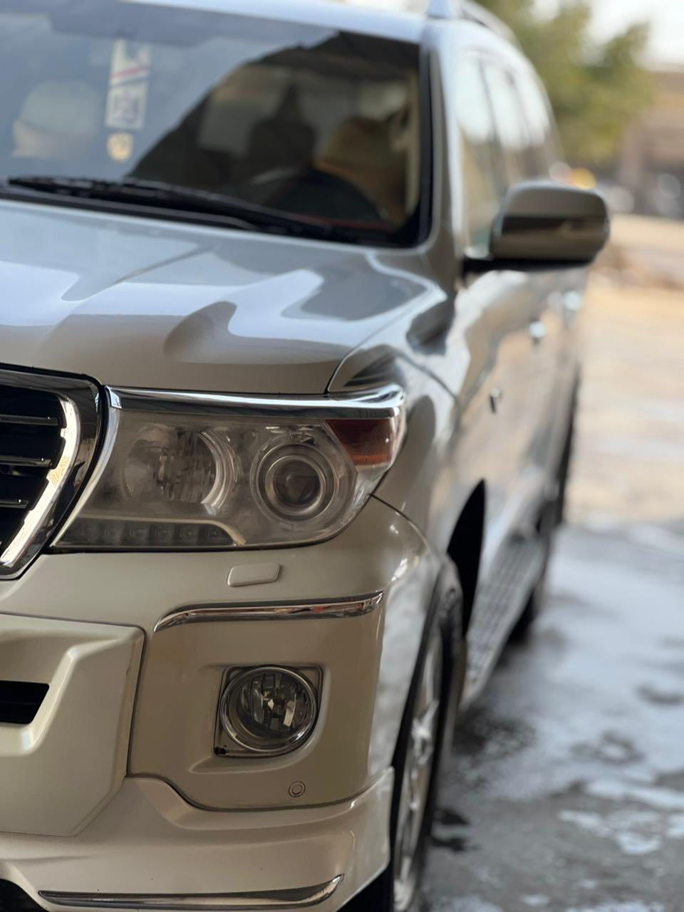 السلام عليكم لاندكروز مديل 2010 السيارة جديده مكفوله كفاله عامه  مكان حله سعر 310 بيهه مجال تصال عله الرقم ***********
