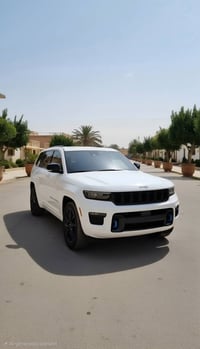 جيب كراند شيروكي هايبرد 4xe overland  فول مواصفات    موديل 2024 ماشيه ...