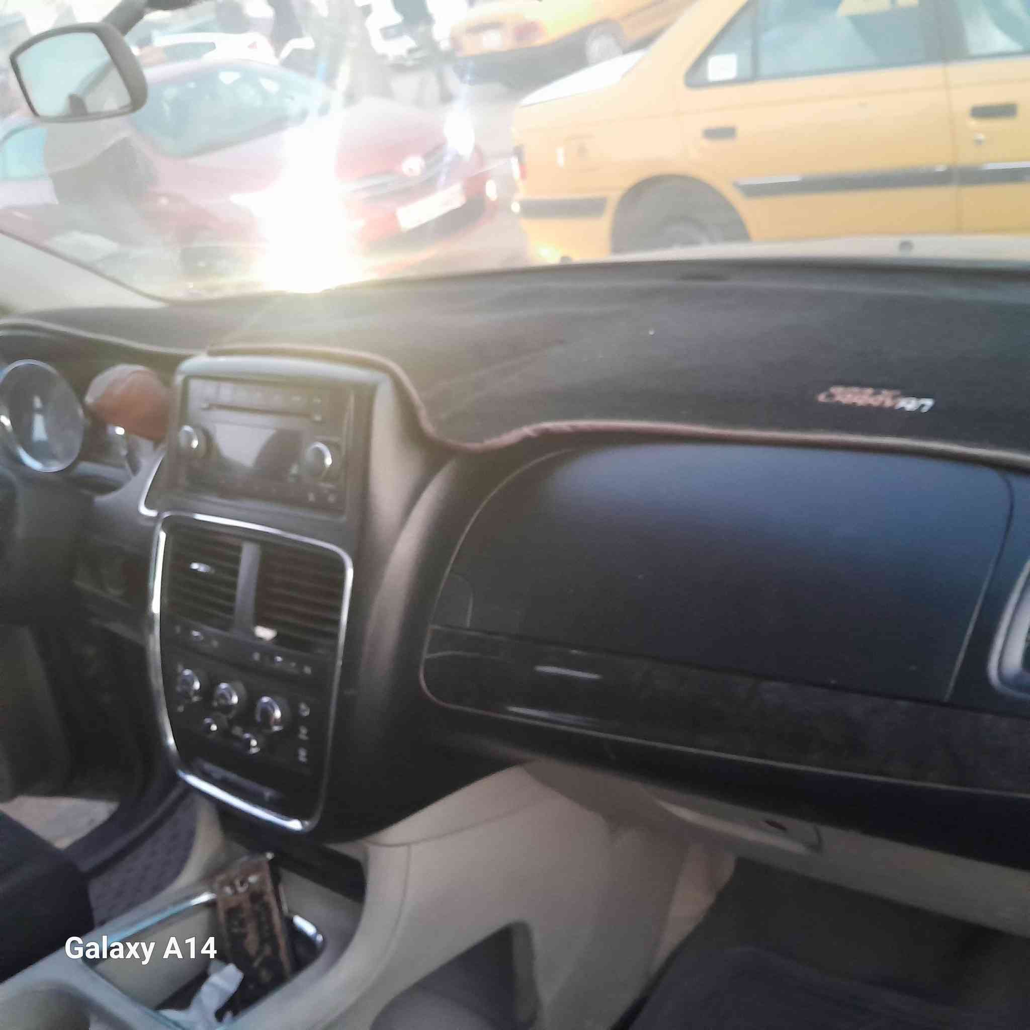 السلام عليكم
دوج كرفان موديل ٢٠١٢ بدون ضربة ولا حادث بيهه كلير بسبب الجراد ولمعه كشنات سياحي ٧ راكب 
 ٣ قطع تبريد بيهه منظومة غاز مع كارت صيانة السيارة مابيهه نقص نظيفة مكينه وكير وحدادية ومال جناي  مكاني كربلاء رقم كربلاء باسمي رايدهه ١٣٠ وبيهه مجال للشراي وره ميشوفهه مو بالتليفون ***********

***********
