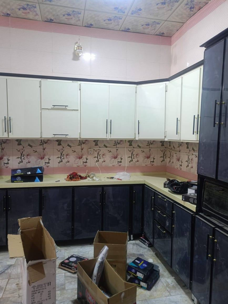 السلام عليكم ورحمة الله وبركاته بيت للبيع ١٥٠ متر قرب كراج الحولي بنا طابوك وصب مركزي وعالي عن شارع ***********
