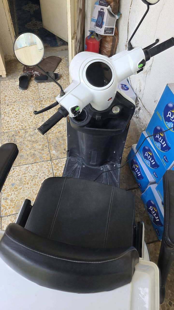 دراجه شحن ثلاث تايرات ابيض الون موديل ٢٤ نظيف للبيع العنوان بغداد حي القاهره *********** السعر ٧٠٠ الف وبيها مجال
