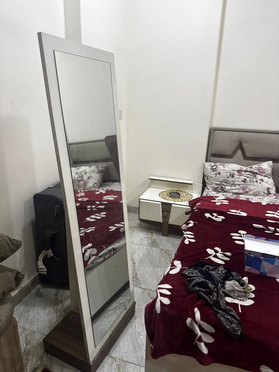 غرفة نوم مستعمل نظيف السعر ٩٥٠ للاستفسار ***********
