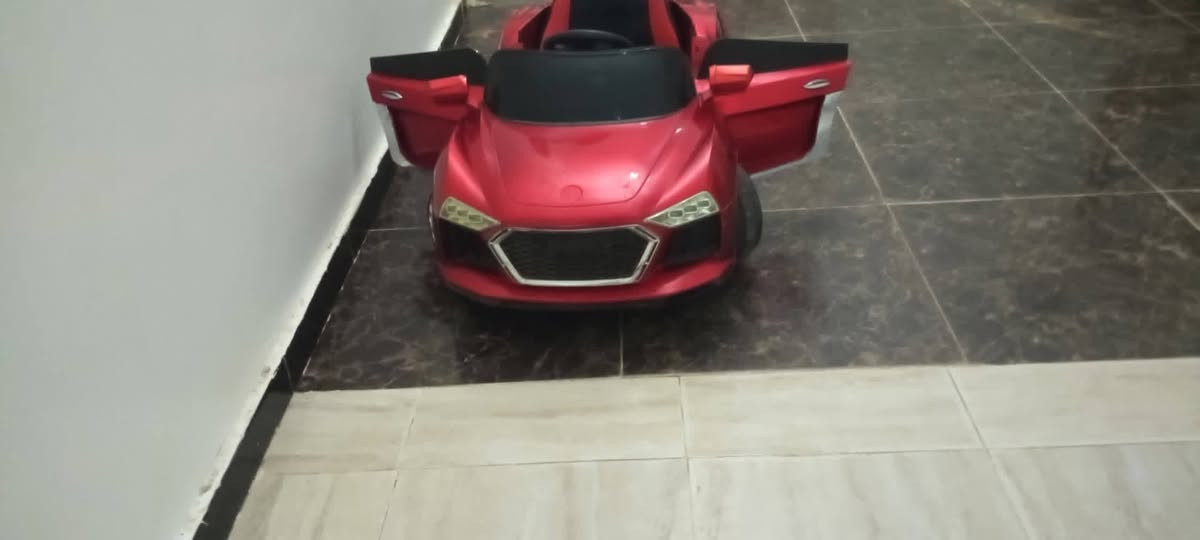 السلام عليكم 
يومكم طيب اليوم عندن سيارت كهربائية بشاحن 
الون :احمرء🔥🔥
مميزت:فيه رديو 
العيوب:مفيش عيوب 
السيارت 000000جديد 
السعر 850دينار ومع الشري منقصروش 
توصل معنا خاص


**إذا كنت صاحب هذا الإعلان وتريد حذفه لأي سبب، رجاءا أرسل رسالة إلى الدعم الفني**