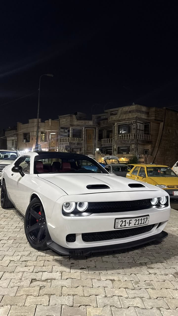 سلام عليكم جالنجر موديل 2016 للبيع فقط مكينه ٦ سلندر
حادثه جاملغات خلفيه فقط بدون لغد بدون شاصي 
بيه قطع صبغ ابيع احزام 
رقم الجديد 
مواصفات
محدث بنيد
زنون عالي ناصي 
ويل نجمه تخم تاير
كشنات جلد 
شاشه جبيره 
لحايه + سكوبات + تكساس لد ابيض 
سياره جاهزه 
2C3CDZAGXGH100800
مكاني بغداد 
السعر 130 وبيه مجال 
الرقم ***********
