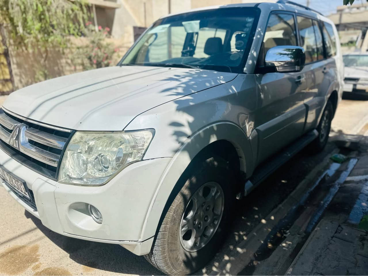 السلام عليكم
باجيرو 2008 محرك 3000 مكفولة من الضربة و الصبغ و التبديل بيها مكانين بارد موضح بالصور ... تبريد ثلج 3 قطع. 
لا صرف و لا بخار . تايرات ٤ صدر بطارية بلكات فيت بم كهربائيات كلها جديدة 
رقم سلميانية تحويل و كالة 
مكان السيارة كركوك 
*********** واتساب
السعر128 بيها مجال كركوك, العراق
