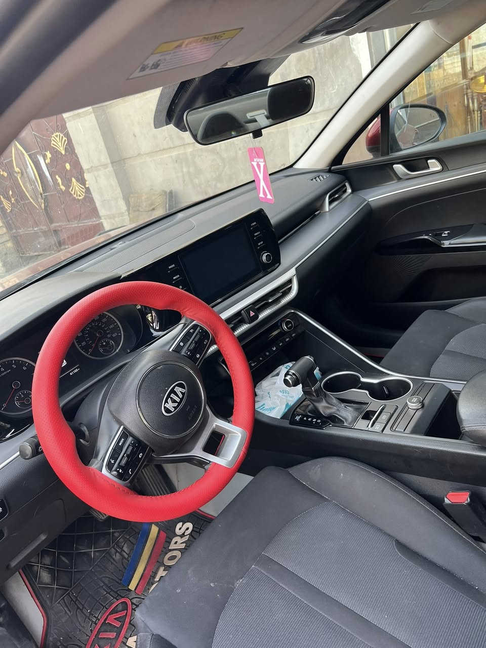 السلام عليكم
K5 للبيع
لون ماروني 
مديل 2021 
السياره كفاله عامه عده البنيد بيها مصبوغ.
موجود صور الحادث بدون دواخل حافه البنيد فقط 
السياره ماشيه40 
جديده كلش  مابيه اي نقص 
مكينه 1600 تيربو السياره معروفه مواصفاته 
نص فول 
السعر 165 وبيها مجال 
العنوان بغداد / الدوره 
للاستفسار ***********
