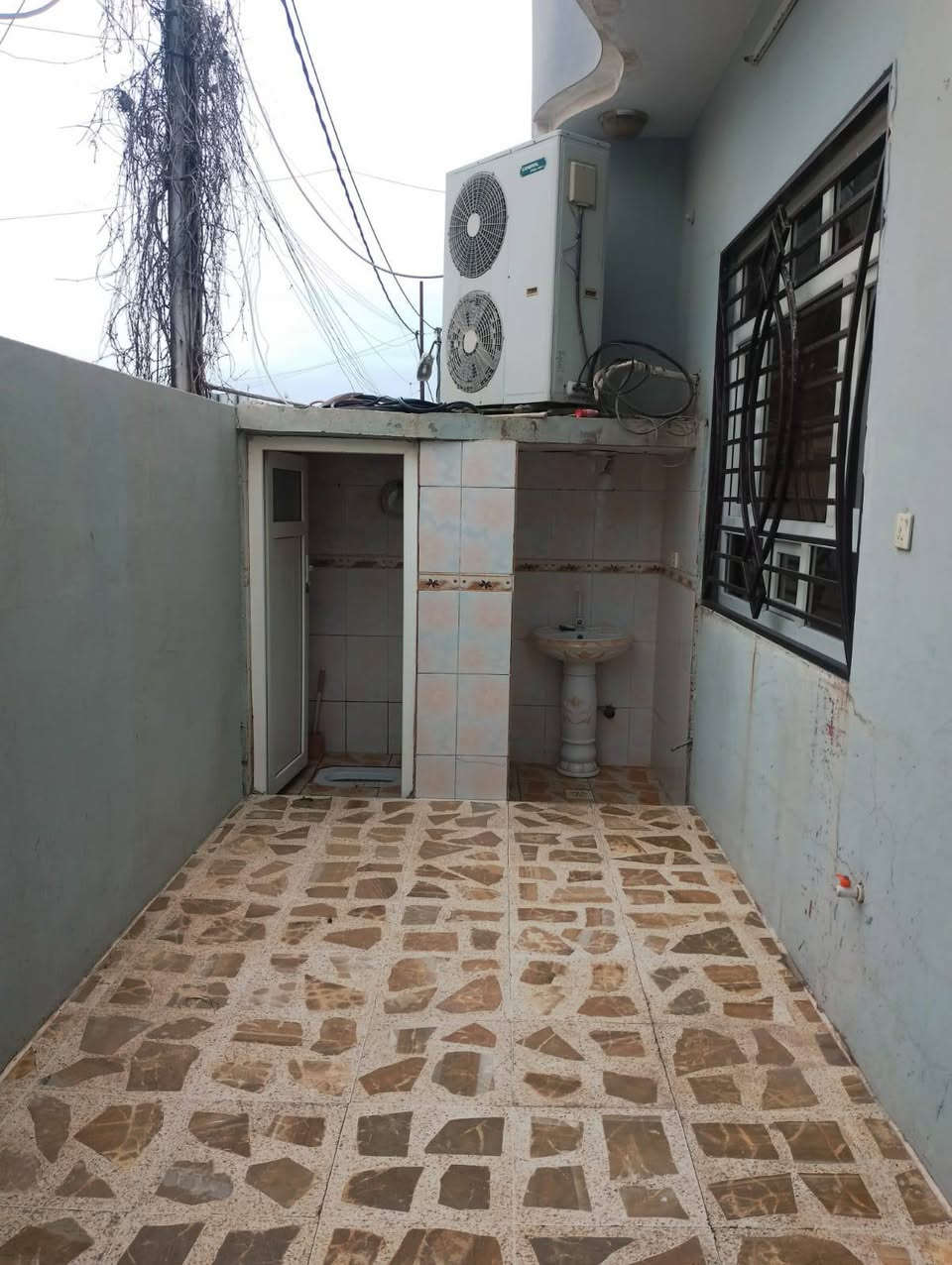 سعر مناسب جدا جدا جدا 
بيت للبيع سكني ملك صرف طابو الزهور
المساحة ٢٠٠ متر ١٠×٢٠ م ركن 
طابق واحد غرفتين نوم 
المنطقة حي السماح الثانيه مقابل حديقه 
موقع مميزا جدا جدا جدا 
من الشرعي مباشر شرط التحويل 
للاستفسار الاتصال على الارقام التالية:
***********
***********
مكتب عمر النعيمي لتجارة للعقارات والمقاولات العامه نستقبل جميع العروض العقارية يوجد لدينا بناء بيوت نظام اقساط
