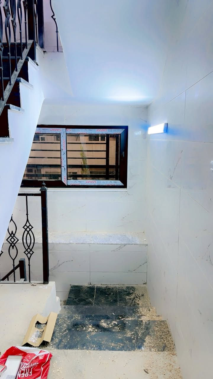 🏘️دار للبيع 53م طابو سكني (حي تونس قرب جامع الخفاف.......🏘️
🏠الوجهه (5/5) بناء حديث يتكون من طابقين ونص يحتوي على 3غراف نوم وصاله كبيره ومطبخ  وخدمات ------- 

(للأستفسار الاتصال خاص  وات ساب ☎️)

***********-أبو يوسف العلياوي للعقار ☎️

‭☎️ 0782 696 5969‬محمد صابر
