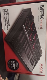 اكاي MPK mini • جديد • مع كلارنيت