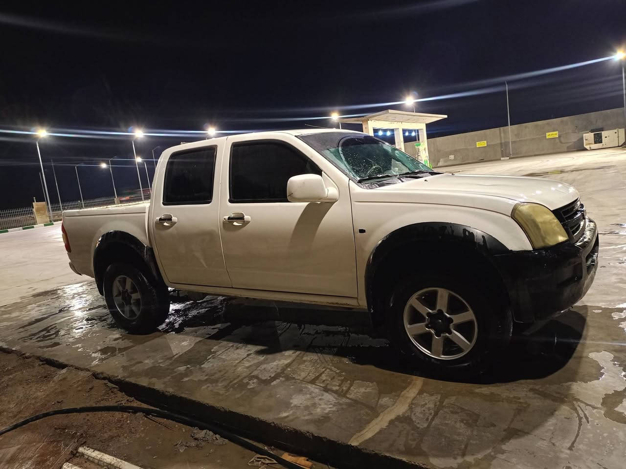 ياالله سياره شوفرليت  لوف مزاد وزاره الداخليه موديل ٢٠٠٥صبغ عام باقي كله بلادي مكينه كير  فور ويل يشتغل تبريد حداديه كهربايات كله ويا سويج دوشمه ارضيه وكشنات  السعر ٦٠ العنوان واسط كوت***********
