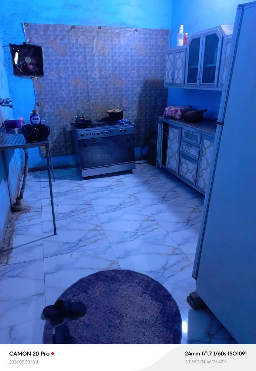 السلام عليكم بيت للبيع حي الجوادين شارع المدرسه الصينيه مقابيل الطابو يبعد عن الشارع العام 300متر
مساحه البيت 300 بيه غرفتين وصاله ومطبخ ومحل ولباقي حديقه سعر 45مليون الاستفسار ***********
