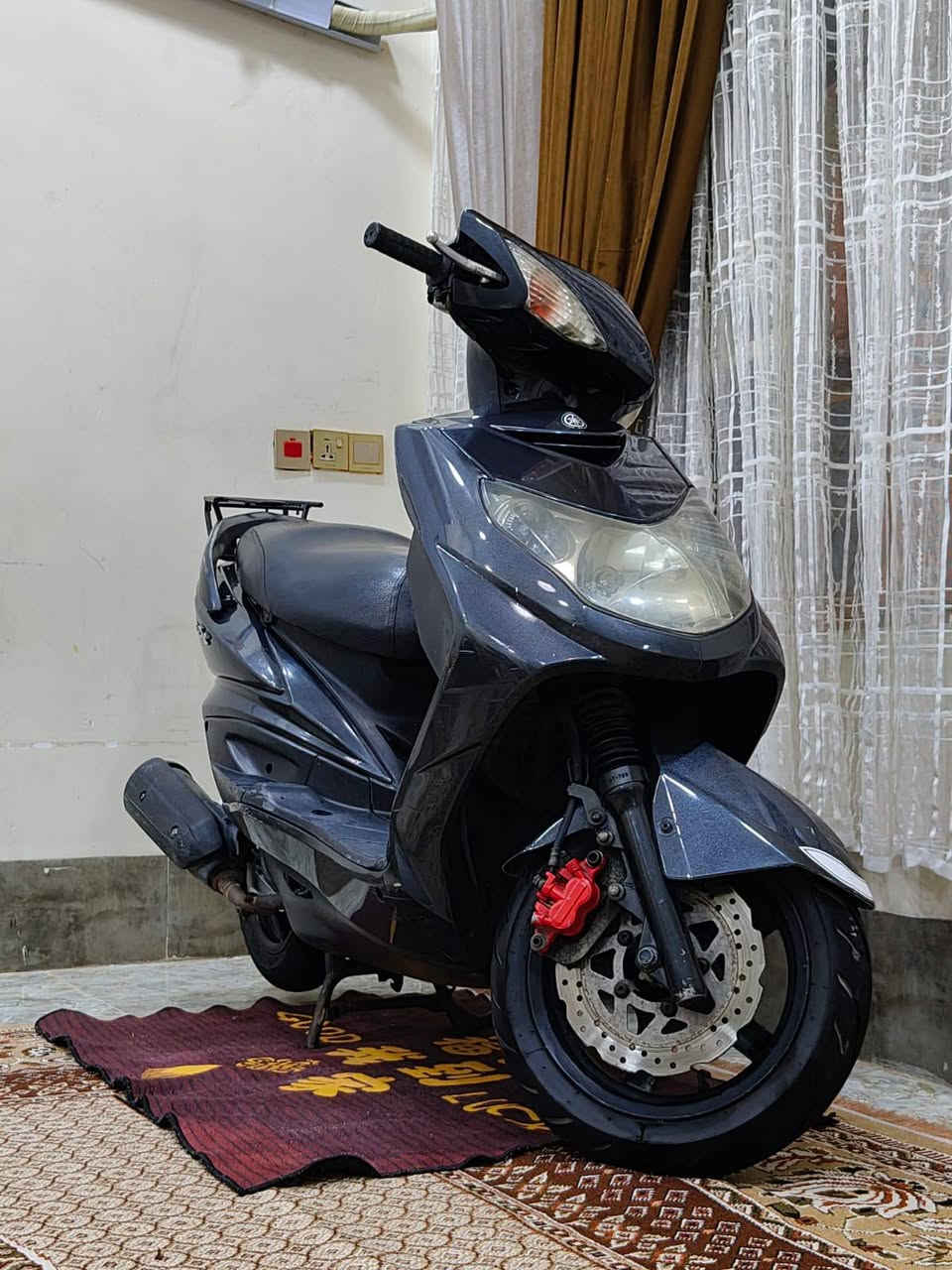 السلام عليكم 
(سكنس فحل)
نوزل خط واحد 
بلادية الممشى (54.906)
دراجة متروكة محتاجه ادامة كلاجات +
بيه صوت زنجيل بل كور 
***********واتس
