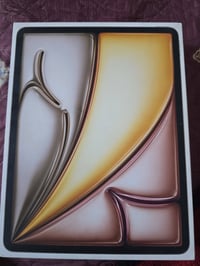 ايباد اير ١٣ انش m2 الجهاز  نظيف  ١٠٠% عمرة البطارية ١٠٠       اي سنتر...