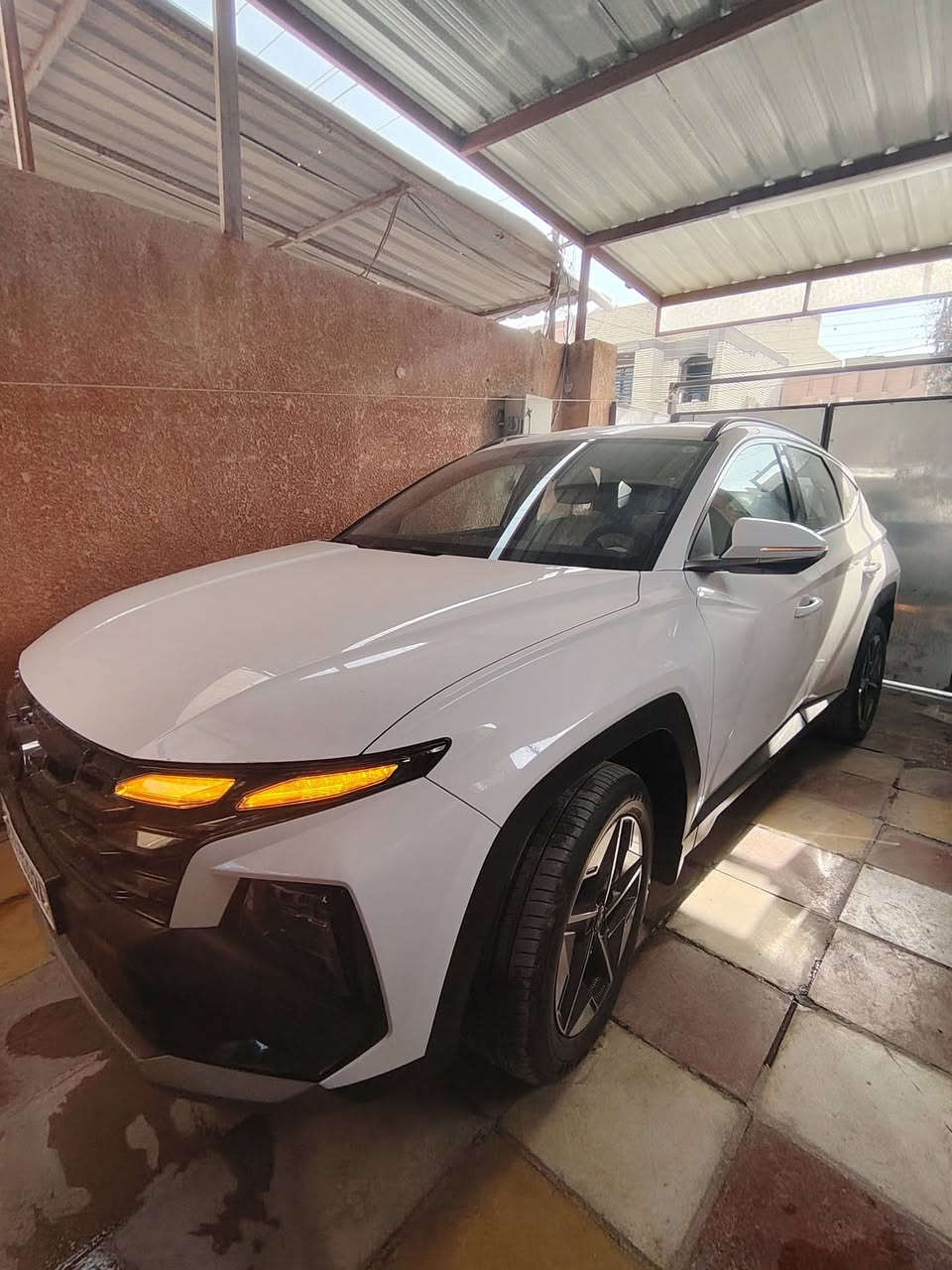 سلام عليكم عندي توسان موديل 2025 ماشيه 14 مكفوله كفاله عامه فول ما عده البانوراما السعر 232 وبيها مجال المكان الحسينيه مال راشديه رقم الهاتف ***********
