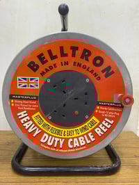 ٣٠م • إلكترونيات