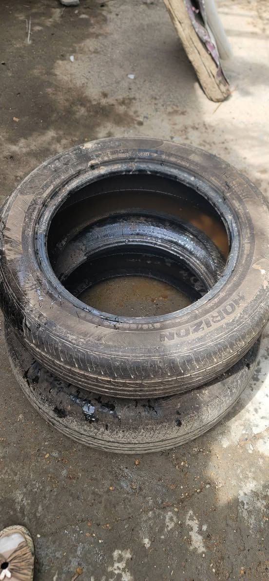 السلام عليكم ورحمة الله وبركاتة غراض كامري امريكي ٩ مشط سترين نضيف وشغال عل فحص بدلت وبدلته ويا زوج تاير نضيفات اسبير طوارى وجك زوج طبلات كامله كبل شد داينمو شغاله كلهن ١٥٠والله هوة بس المشط اني مشتري ب١٤٠العنوان ديالى الخالص توصيل ماكو ***********ادمن وافق
