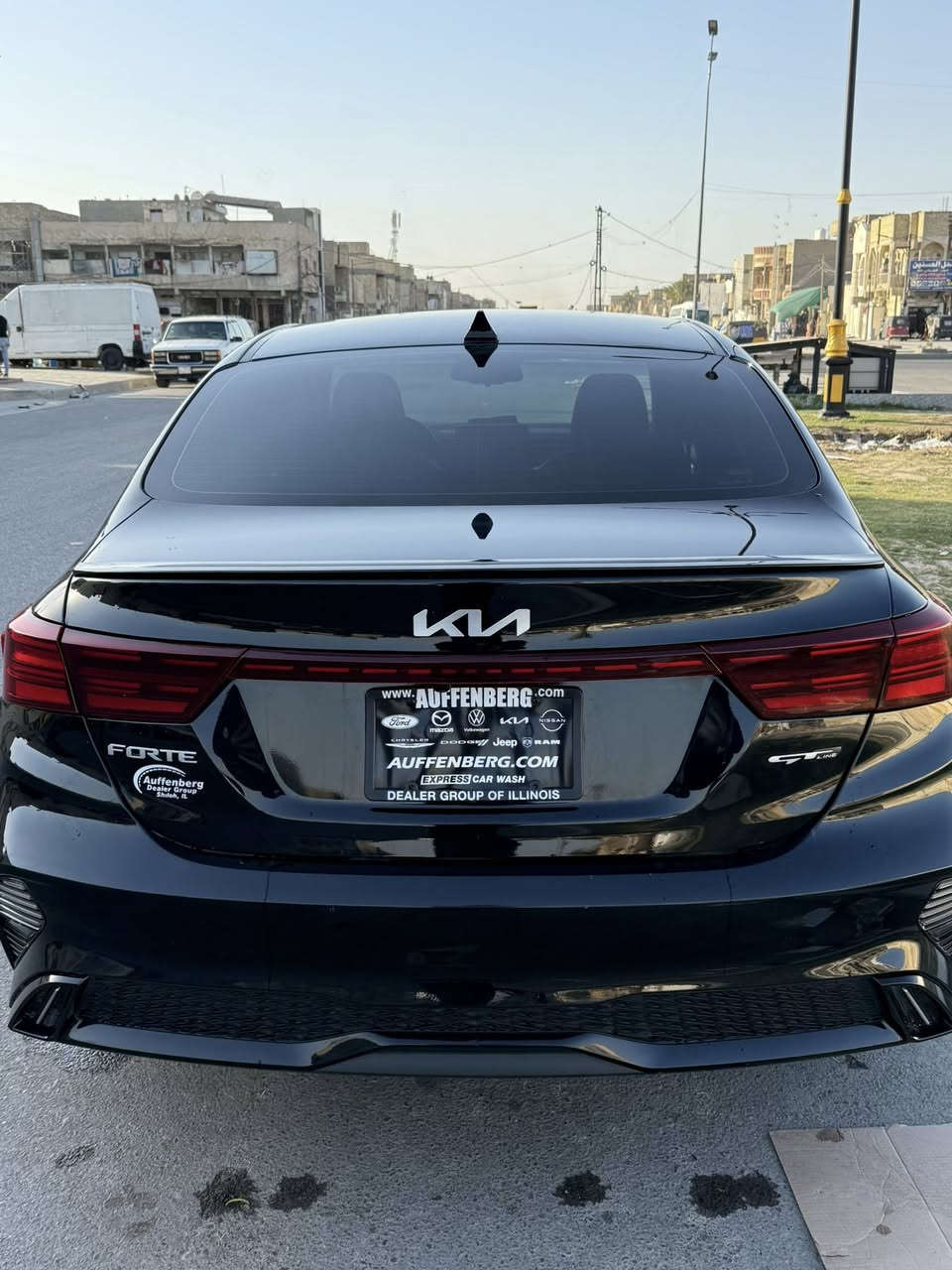 السلام عليكم 
فورتي جي تي لاين 2024 بدون رقم المنفيس ب اسمي 
سياره فول مواصفات ماعدا الفتحه 
ماشيه 27 الف 
كشن جلد 
وتدفئه وتبريد 
بصمه 
رادار خلفي وامامي وجانبي 
شاشه جبيره 
كامره دواره 
توقف ذاتي 
تحديد مسار 
مانع تزحلق 
تشغيل عن بعد 
اشاره بالمري 
انضمه قياده 3  سرعات 
مكينه 2000 دوش 
كير مكينه كفاله 
صدر جديد 
تخم تاير ويل كب جديد 
مواصفات الجي تي معروفه 
حادثها تبديل امامي فقط سياره ليبل واحد 
وجاملغ خلفي وباب بي رصعات بسيطه وشخوط ونصبغ 
السعر 140 وبيه مجال بسيط 
مكان السياره بغداد مدينه الصدر 
صور حادث بالمنشور 
***********
