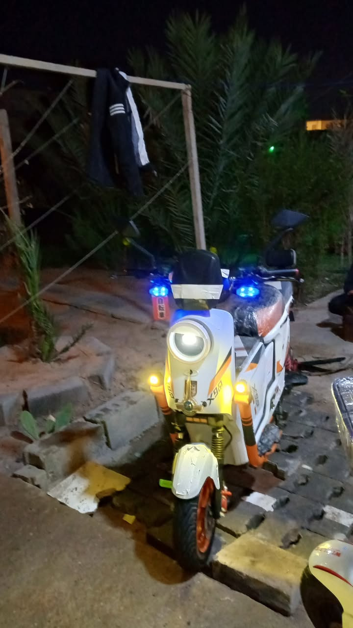 السلام عليكم دراجة شحن نوع X900 للبيع الدراجة جديدة ماناقصها اي شي السعر 475 وبيها  مجال قليل للاستفسار الاتصال على الرقم *********** العنوان البصرة ابو الخصيب
