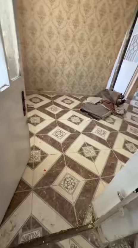 السلام عليكم شقه الايجار حي سومر شارع الأسواق  الاستفسار ***********
