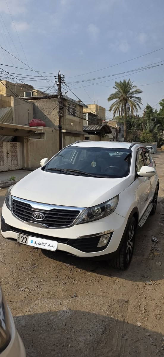 السلام عليكم 
كيا سبورتج للبيع 
*موديل 2013 
*ماشية 106الف كيلومتر
*حساسات خلفية 
*كامرة خلفية
*تحكمات ستيرن 
*سايد بريك بالرجل
*مري شفط 
*لد امامي نهاري 
*السيارة رقم اربيل الانكليزي باسمي 
سنويتها الى 2030 والهزة والفحص المروري الى 2026 
*السيارة جاهزة من كلشي عليها ادامة كاملة وتخم تاير جديد 
*السيارة بيها شبر بالجاملغ الامامي جهة السايق صبغ فقط 
*السعر 142 ورقة 
*مكان السيارة بغداد / الكاظمية المقدسة 
***********
