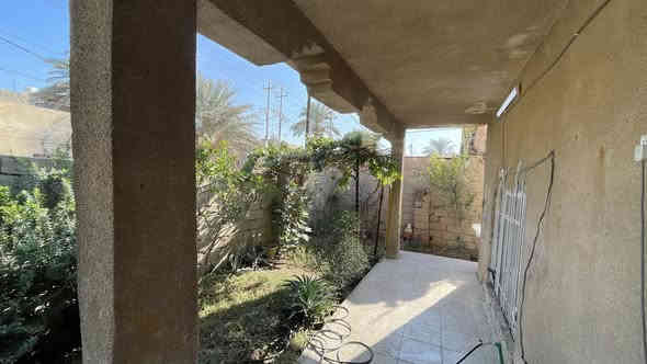 بيت مساحه 300. متر

مكان حي رساله قرب مطعم حماده

واجه 15 نزال 20

ويحتوي:-

على غرفتين نوم

مبطخ

وحديقه

استقبال

صاله

للاستفسار اتصل// واتساب :- ***********
