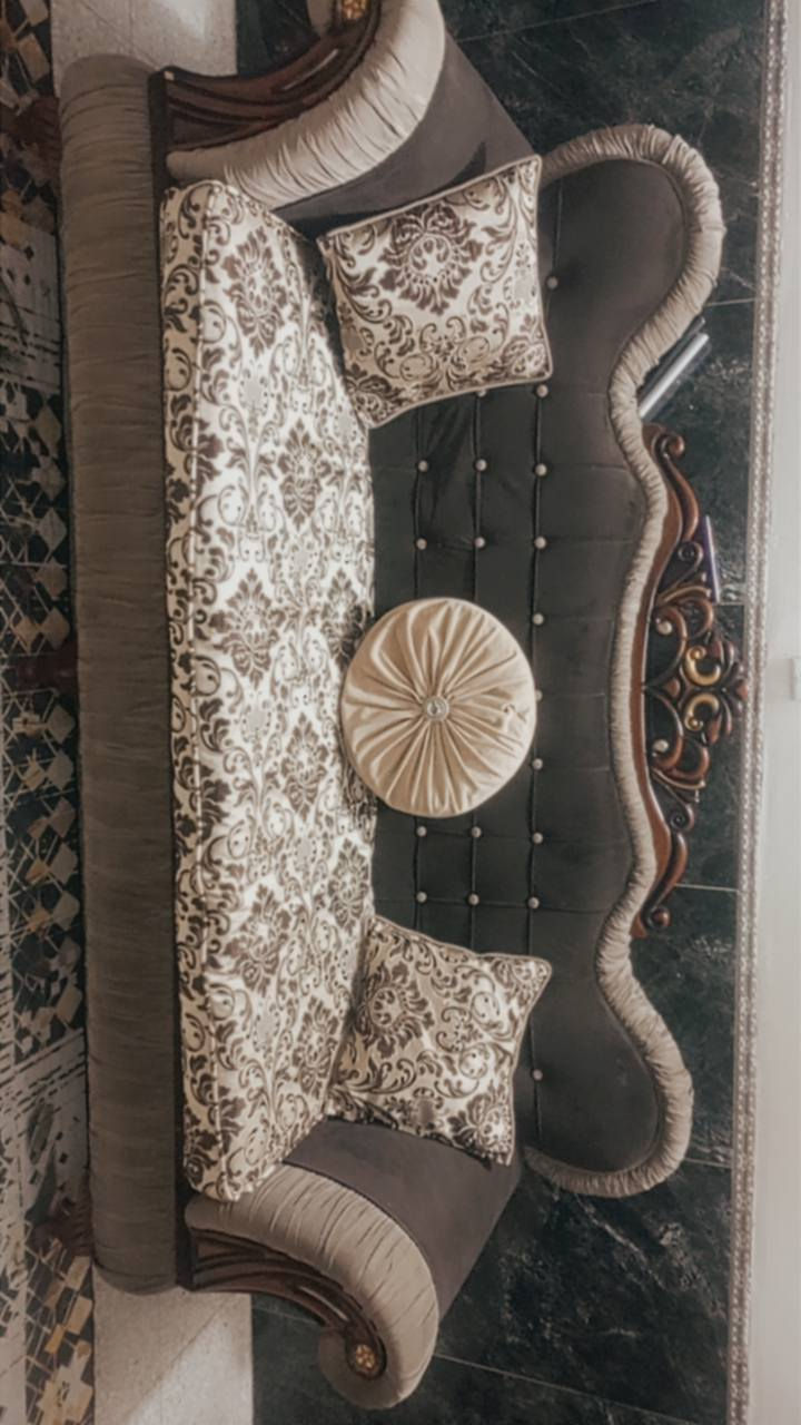 #السلام_عليكم 
تخم للبيع نضافة 90% 
4 / ثنين قطع كبار وثنين زغار
الاتصال على الرقم *********** بي واتساب
