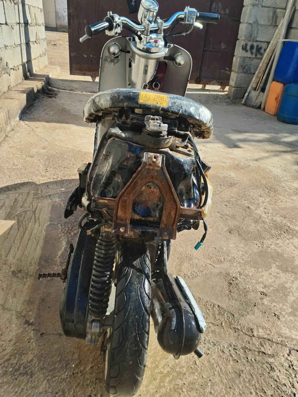 يالله دراجة عبد لحليم دراجة كاملة نقصهة  بس كفر خلفي سعر 180وبيهة مجال ***********لمكان كاطون رحمة
