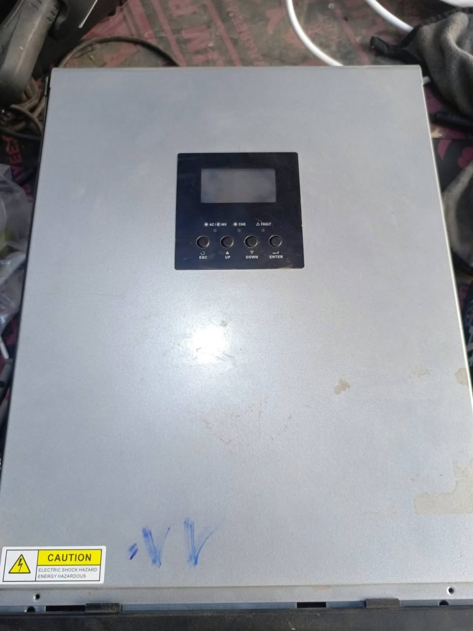 سلام عليكم أهالي قضاء طوز خورماتو 
هدني عاكسه للبيع 
وانفرتر ٢٣ امبير  للبيع 
اي استفسار اتصل على رقم ***********
