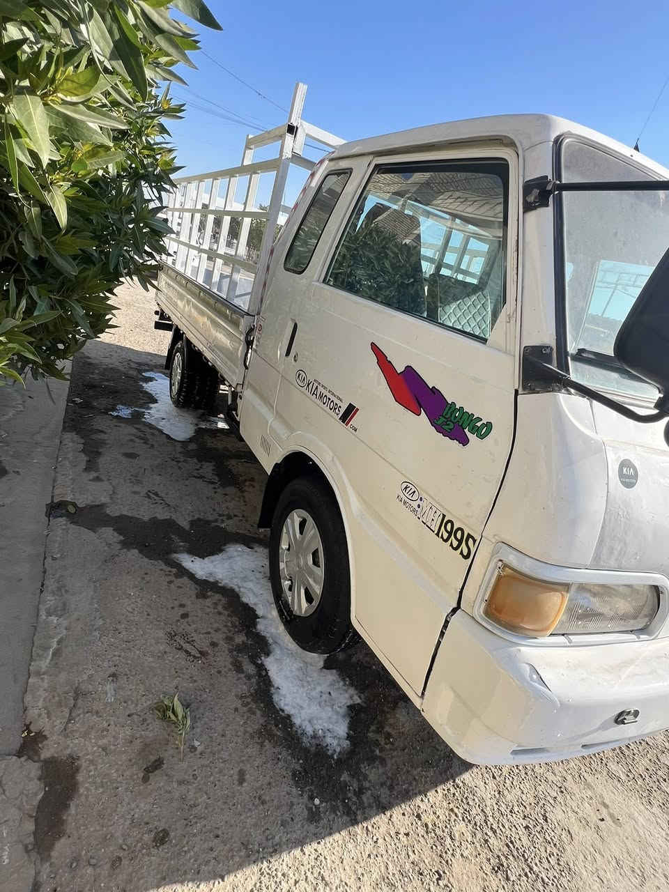 السلام عليكم للبيع كيا بنكو مديل 95. رقم ديالى إنكليزي سنويه لل29 محرك 2700 بلاد جديد  كير اكسن حداده شواصي كفاله تخم تاير.  دواخل جديده محجر   غلاف جاهزه.   قماره وربع 7 جنكال.     مكفوله من ضربه وكص.  فقط صبغ جماليه.      مكاني بغداد.    السعر.  65 ورقه.           اتصل.  وتدلل. 
    هـ. ***********.    هـ. ‭0788 288 2273‬. 💞
