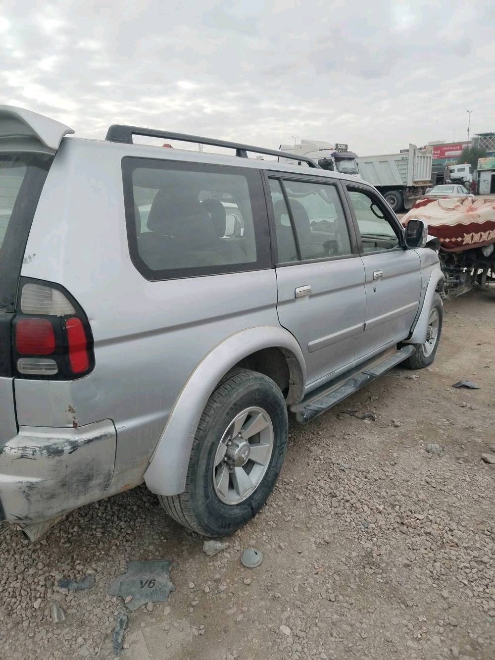 سيارة ميتسوبيشي بحالة تصادم للبيع. السيارة تحتاج إلى تصليحات جراء الأضرار في مقدمة السيارة. مناسبة للاستعمال لقطع الغيار أو للأشخاص المهتمين بتصليحها. اللوحة من بغداد، للاستخدام الشخصي. إذا كنت مهتم، يرجى التواصل لمزيد من التفاصيل.