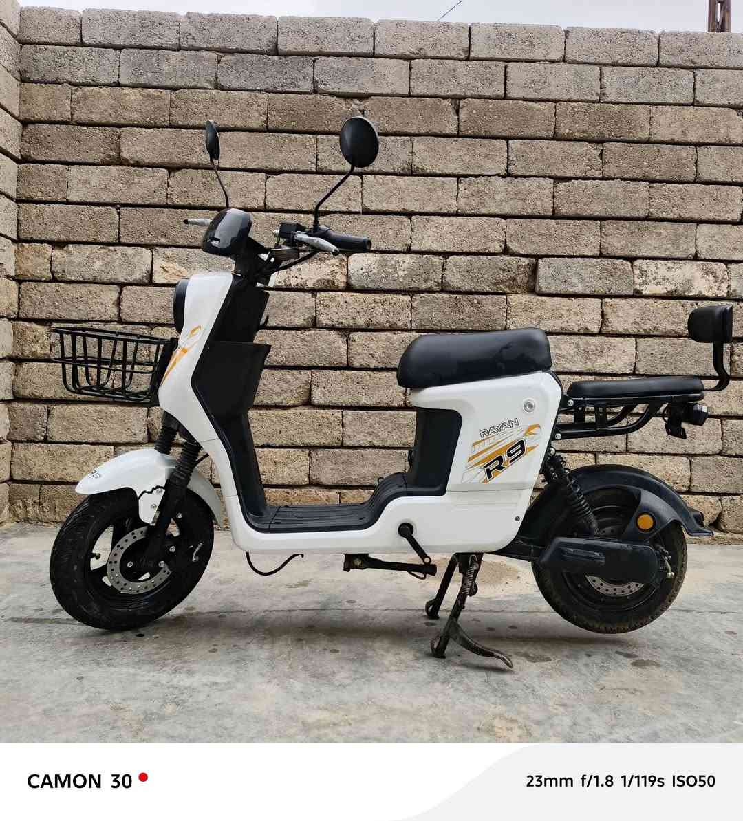 السلام عليكم 
للبيع موطور شحن R9 
السعر 500 
(مواصفات) 
4 گير
منفذ USP
بصمه 2 سويچ 2
شاشه جديدة
تشغيل عن بعد 
بي مكبر صوت 
لايت عالي ناصي
بريكات (ورة .گدام) 
دبلات 
اشاير يمين يسار 
تواير جدد 
الموطور حيل نضيف 
مستعمل اقل من شهرين 
بعدو جديد
(بي كسر بسيط بل جاملق الامامي مثل ما موضح بل صورة) 
الهاتف ***********
