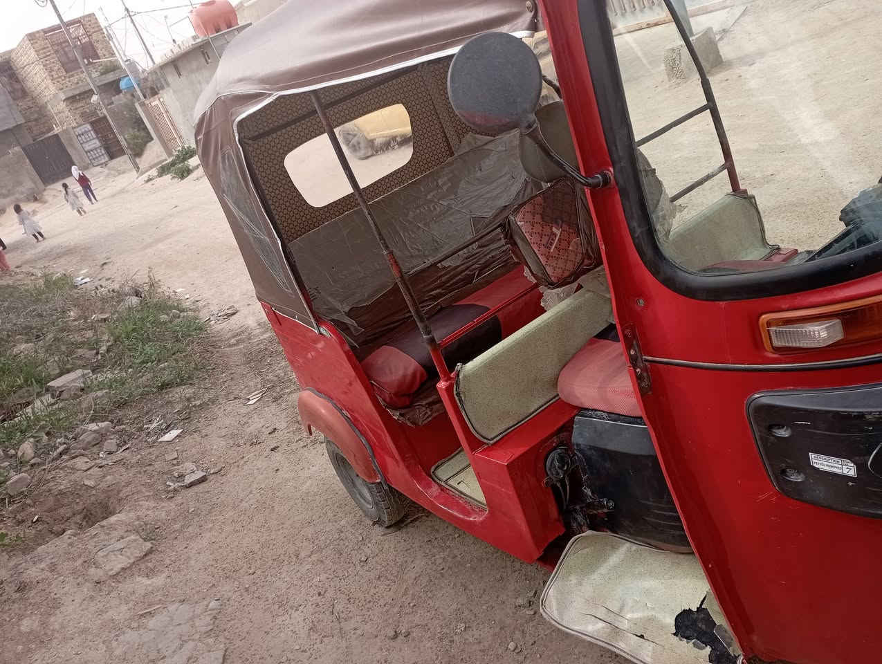 سلام عليكم تكتك ١٨ سنويه محرك ٢٠ كامله كهربايات باتري جديد جادر جامه كله جديد تجفيت قبل شهر ٤٥٠٠ بيه مجال قليل ***********
